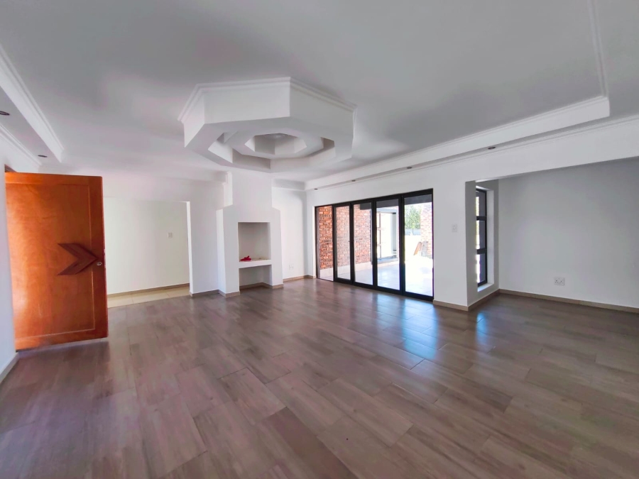 5 Bedroom Property for Sale in Grimbeeck Park North West